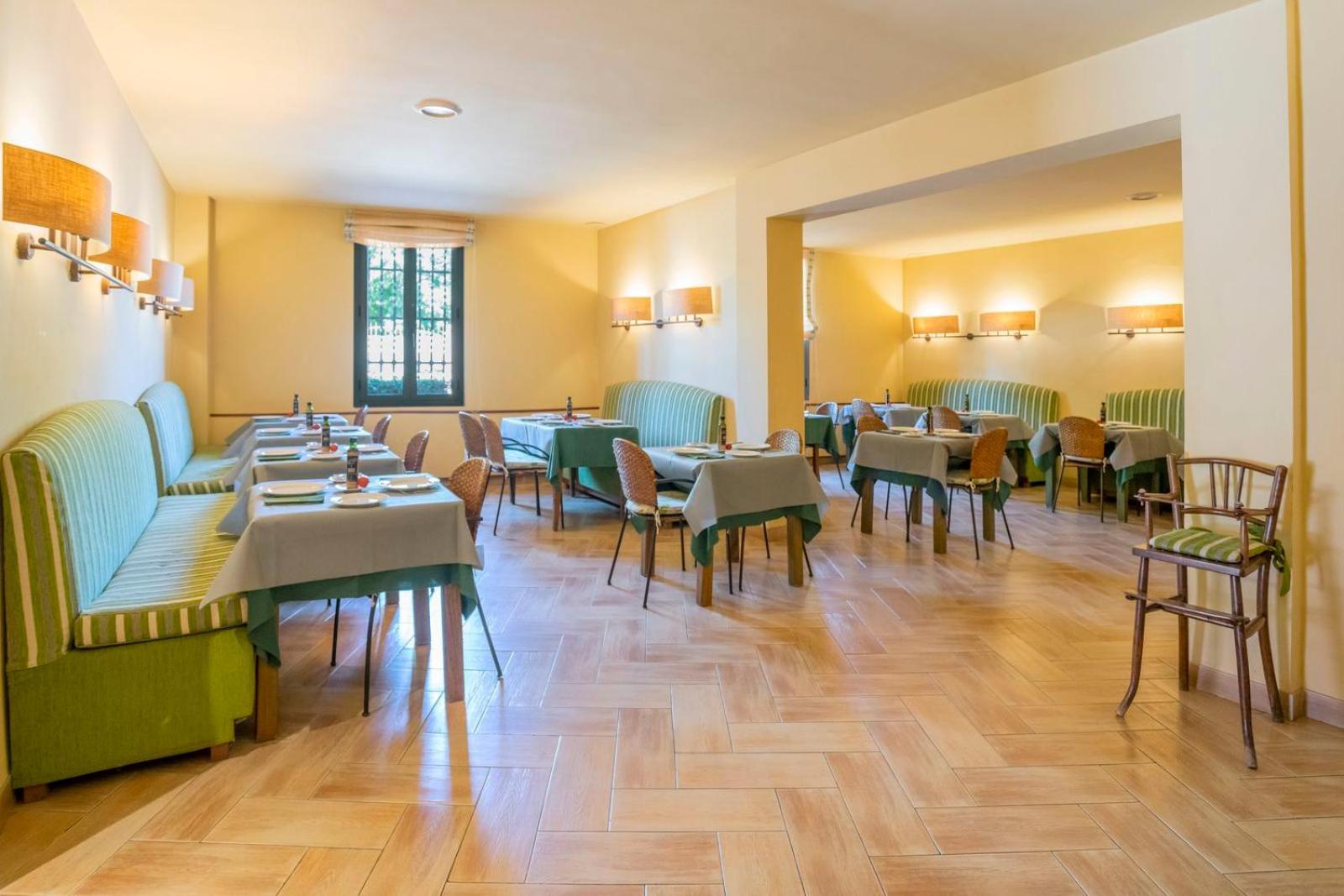 Apartaments Suites Sant Jordi Montbrió del Camp Zewnętrze zdjęcie