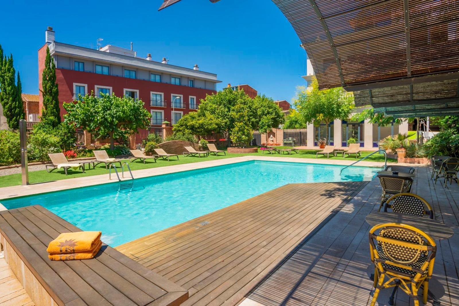Apartaments Suites Sant Jordi Montbrió del Camp Zewnętrze zdjęcie