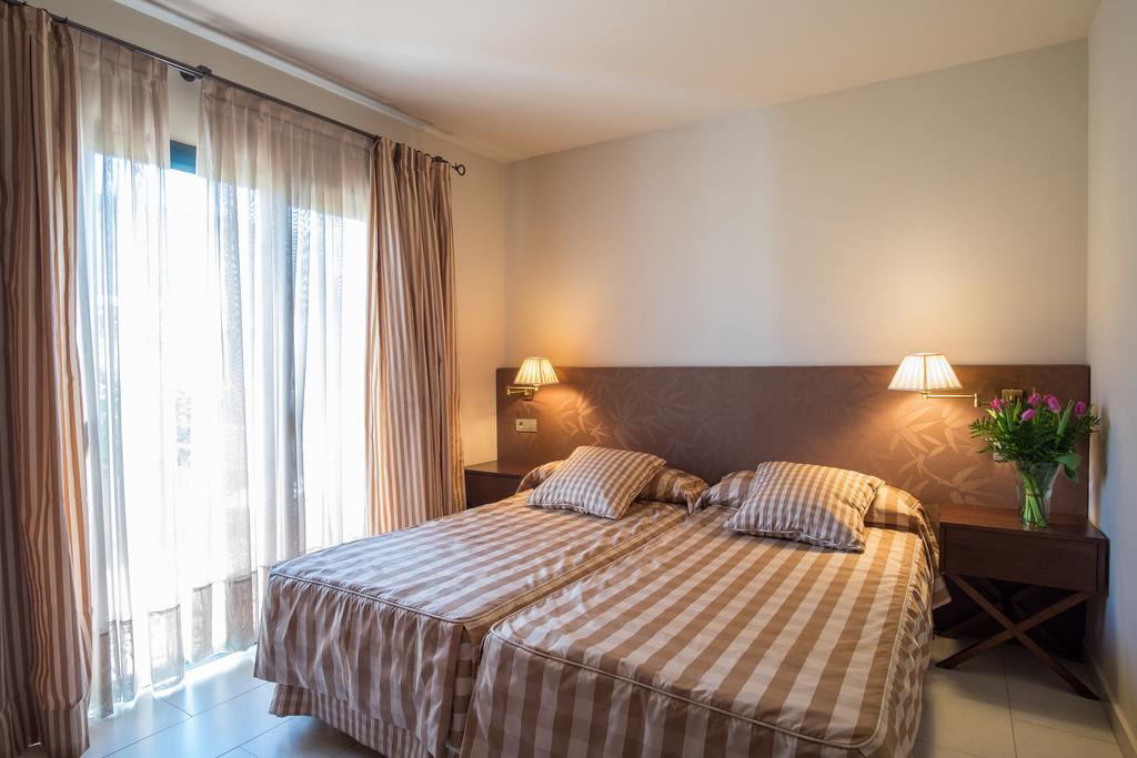 Apartaments Suites Sant Jordi Montbrió del Camp Zewnętrze zdjęcie