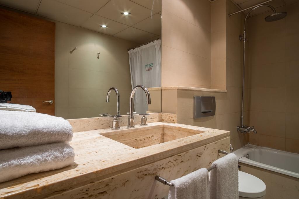Apartaments Suites Sant Jordi Montbrió del Camp Zewnętrze zdjęcie