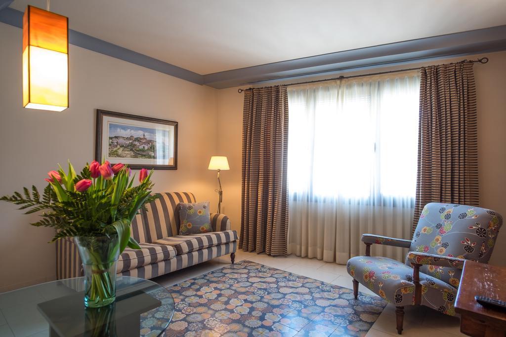 Apartaments Suites Sant Jordi Montbrió del Camp Zewnętrze zdjęcie