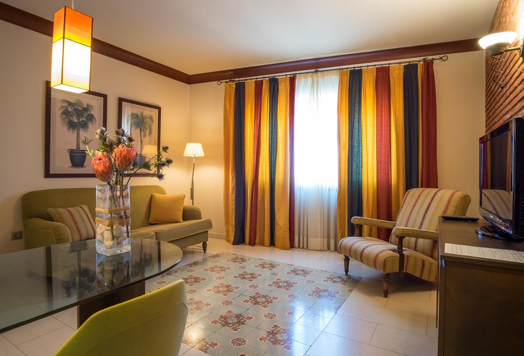Apartaments Suites Sant Jordi Montbrió del Camp Zewnętrze zdjęcie