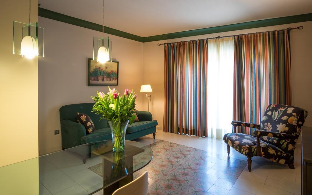 Apartaments Suites Sant Jordi Montbrió del Camp Zewnętrze zdjęcie