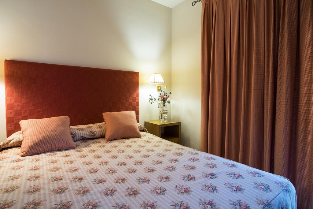 Apartaments Suites Sant Jordi Montbrió del Camp Zewnętrze zdjęcie