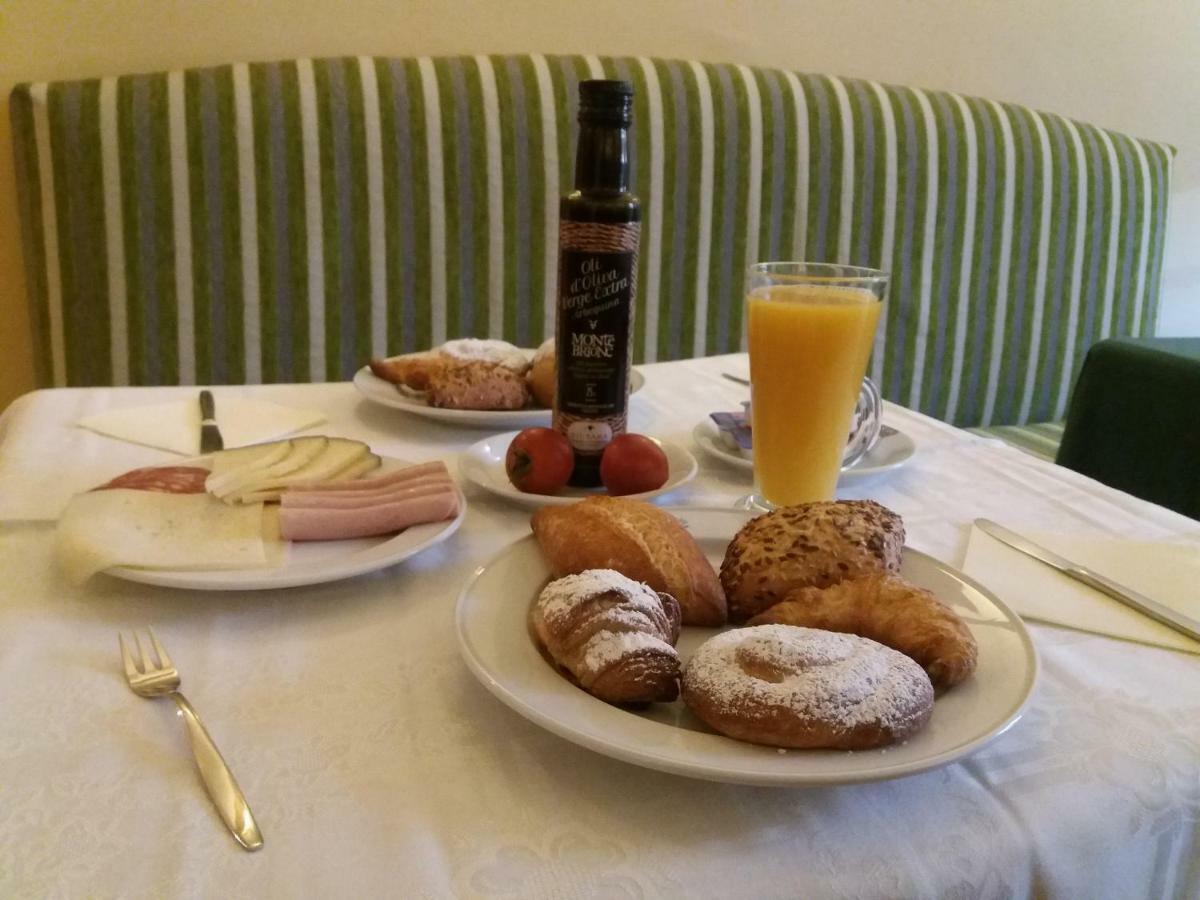 Apartaments Suites Sant Jordi Montbrió del Camp Zewnętrze zdjęcie