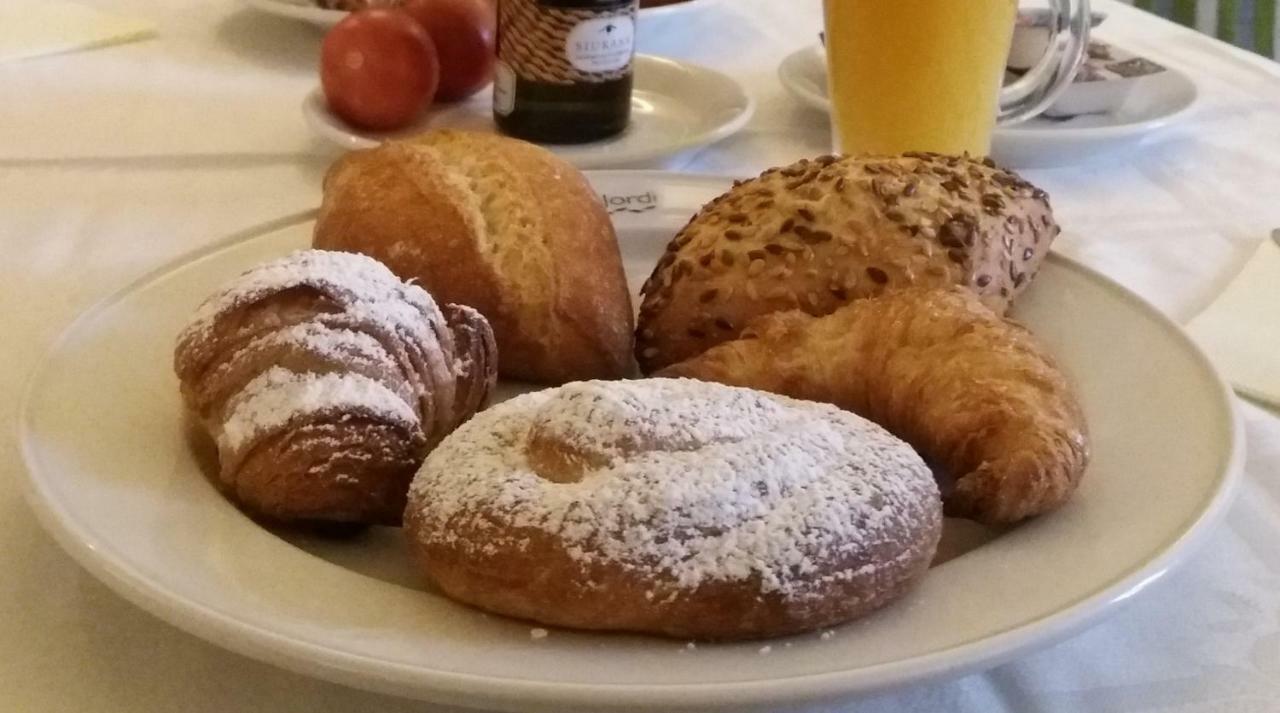 Apartaments Suites Sant Jordi Montbrió del Camp Zewnętrze zdjęcie